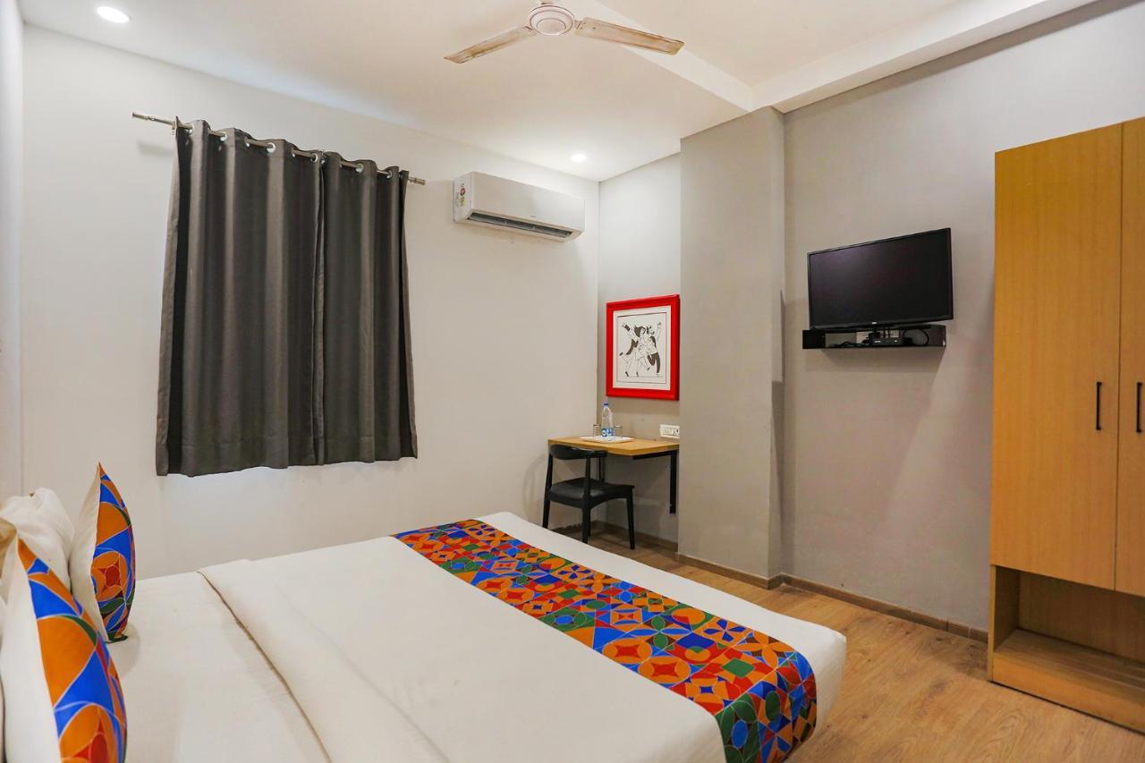 Fabhotel Roseman Hotel