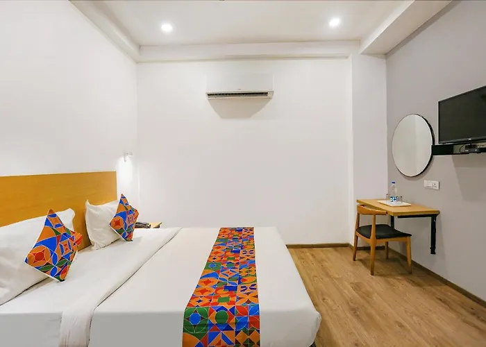 Fabhotel Roseman