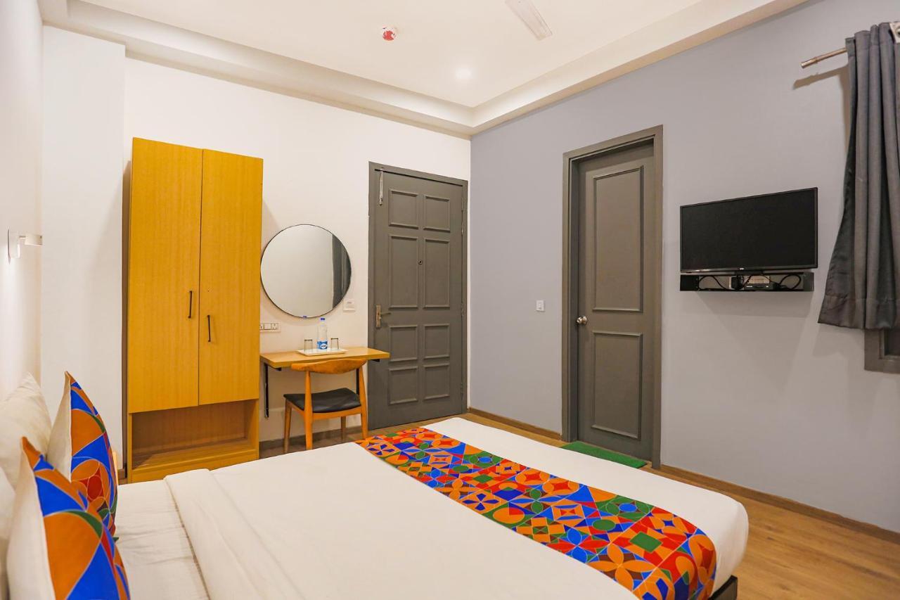 होटल Fabhotel Roseman
