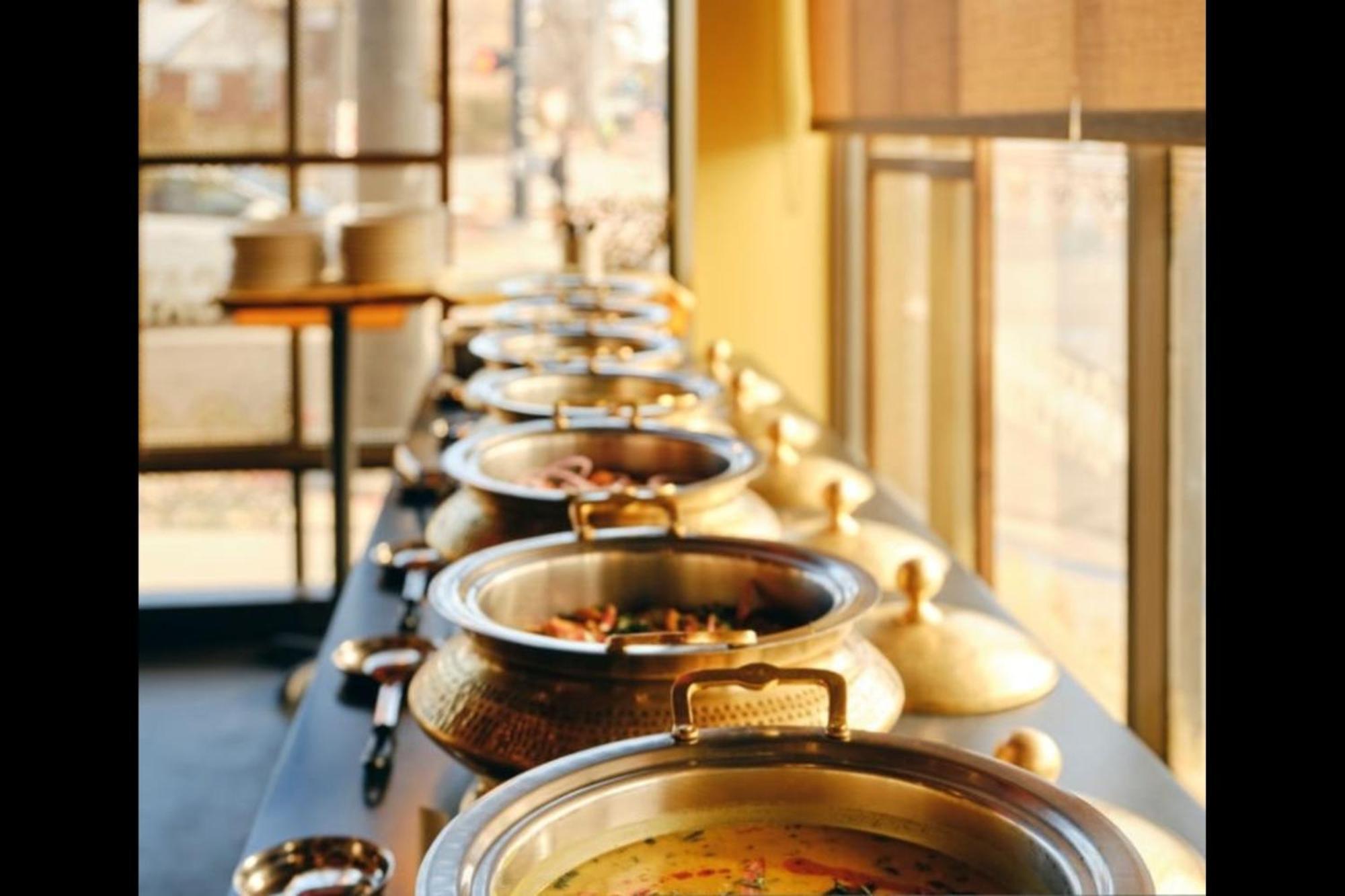Fabhotel Roseman होटल